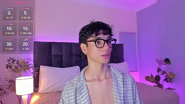 Phillicious   online show from December 1, 2025, 9:37 pm