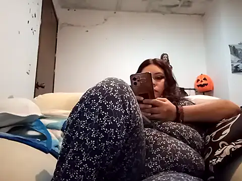 Snapshot of Kitty_WetXxX chatting on November 18, 2025, 1:21 am Kitty WetXxX online show from November 18, 2025, 1:21 am