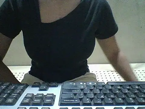 Snapshot of Skinny_PinayGirljust18 chatting on February 27, 2026, 1:00 pm Skinny PinayGirljust18 online show from February 27, 2026, 1:00 pm