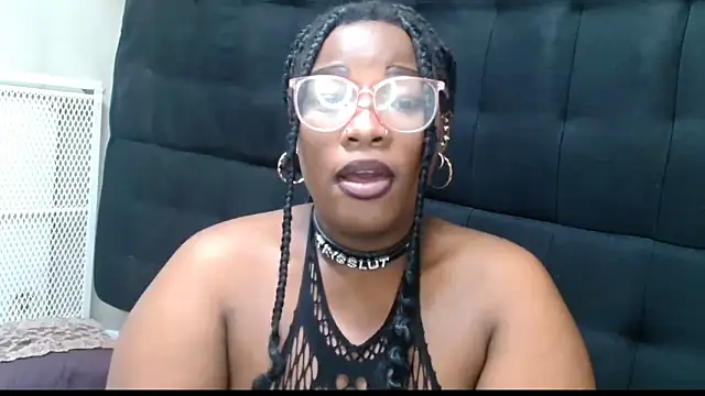 CurvyCocoxxx online show from February 5, 2026, 8:32 am