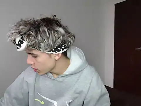 john vichenso online show from October 21, 2025, 9:14 pm