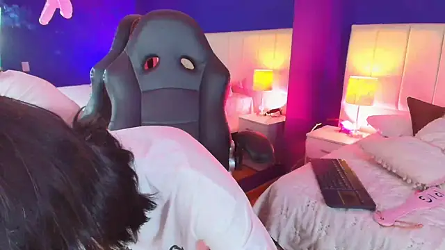 Shizuko  online show from September 25, 2025, 7:20 pm