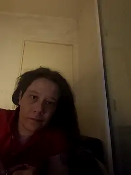 Snapshot of zeousseelphie chatting on April 28, 2026, 2:27 am zeousseelphie online show from April 28, 2026, 2:27 am
