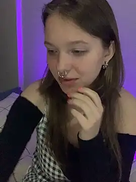 VesnaCrystal online show from April 17, 2026, 12:35 am