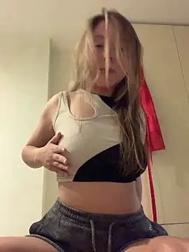 Snapshot of VesnaCrystal chatting on September 30, 2025, 8:37 pm VesnaCrystal online show from September 30, 2025, 8:37 pm