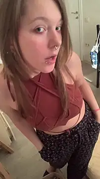 Snapshot of VesnaCrystal chatting on February 15, 2026, 10:36 am VesnaCrystal online show from February 15, 2026, 10:36 am