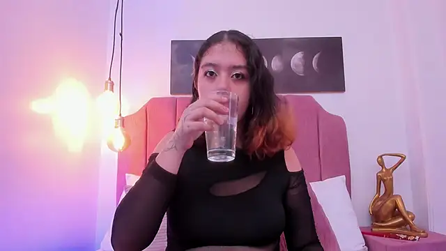 Snapshot of Niaa_Stark chatting on April 30, 2026, 3:35 am Niaa Stark online show from April 30, 2026, 3:35 am