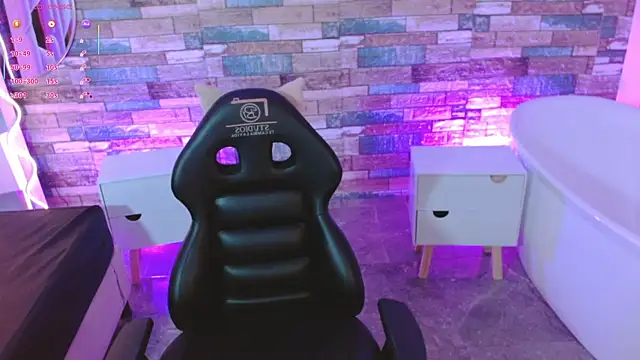 ZURY TAY online show from September 10, 2025, 12:04 pm