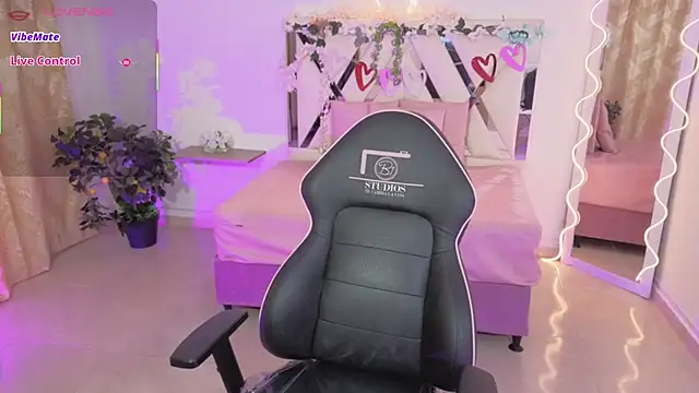 ZURY TAY online show from November 7, 2025, 11:48 am