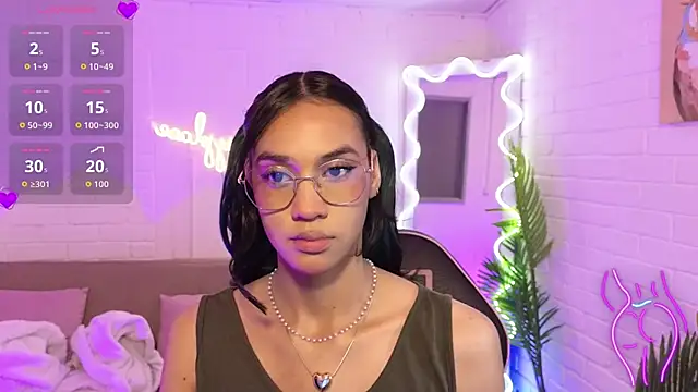 artemiss tay online show from November 4, 2025, 7:06 pm