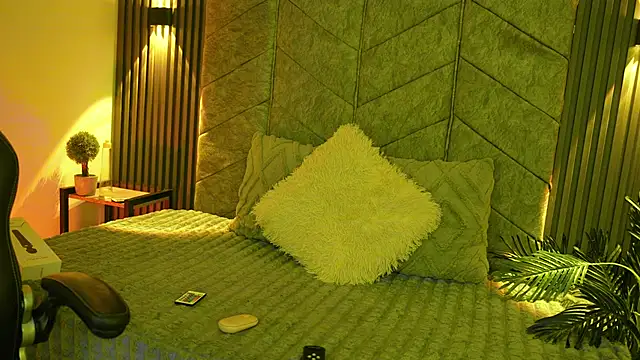 maddy1y  online show from January 12, 2026, 11:50 am