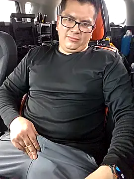 Snapshot of lucho8690 chatting on September 25, 2025, 9:21 pm lucho8690 online show from September 25, 2025, 9:21 pm