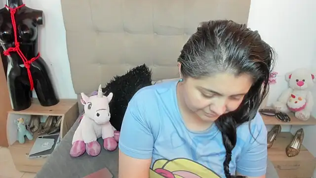 TifanyAmazinng online show from November 14, 2025, 12:31 pm