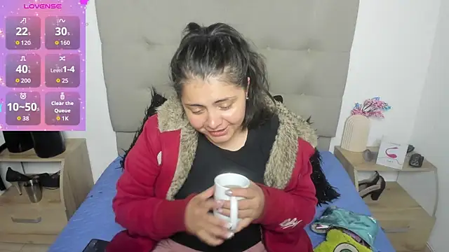 TifanyAmazinng online show from September 22, 2025, 12:22 pm