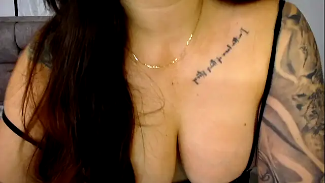 kailyann  online show from October 16, 2025, 11:02 pm