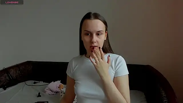 Kelly Cartier online show from April 3, 2026, 1:39 pm