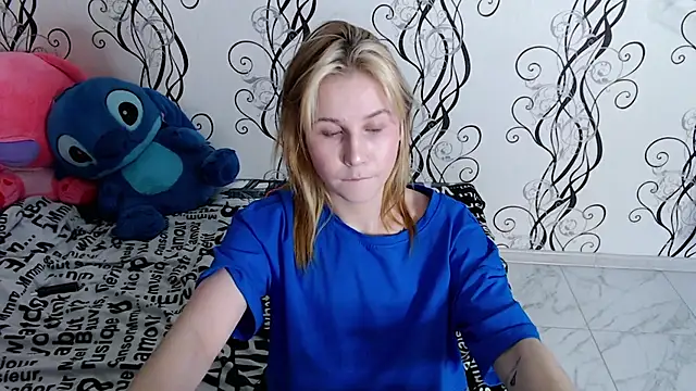 RoyAngela online show from April 7, 2026, 1:29 am