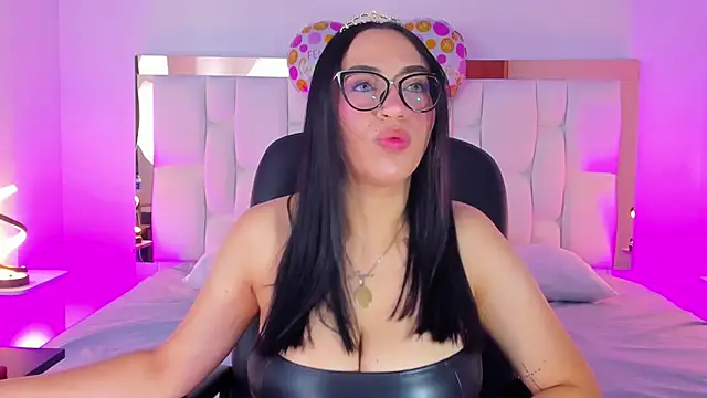 Snapshot of Camille_Juicy chatting on September 17, 2025, 1:02 pm Camille Juicy online show from September 17, 2025, 1:02 pm