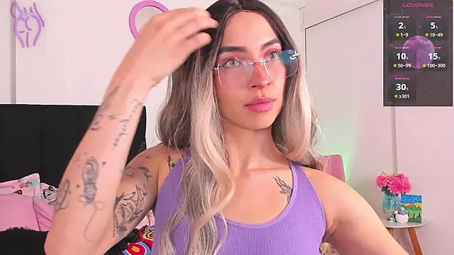 Snapshot of Aryane_art_ chatting on November 12, 2025, 1:32 am Aryane art online show from November 12, 2025, 1:32 am