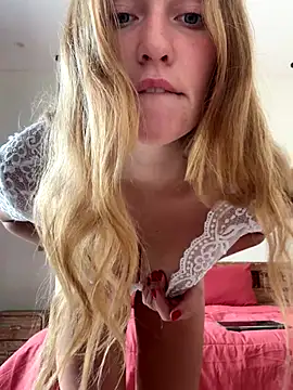 Snapshot of slimthickgoddess chatting on November 29, 2025, 6:35 am slimthickgoddess online show from November 29, 2025, 6:35 am