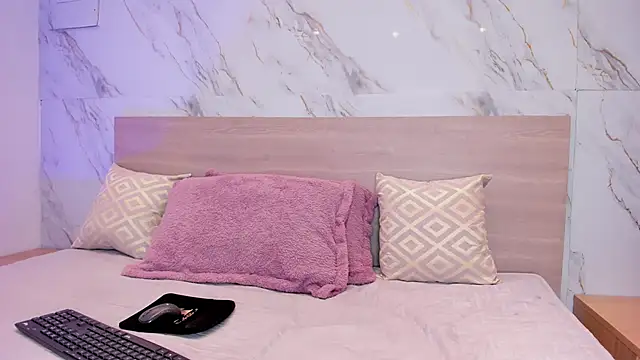 sofiagomez   online show from December 5, 2025, 7:01 pm