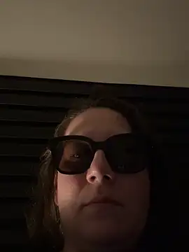 melanie75020 online show from March 3, 2026, 10:50 pm