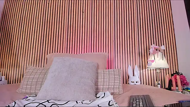 keeyla stone online show from November 12, 2025, 8:34 pm