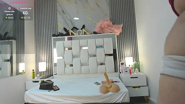 VanessaHard as online show from November 13, 2025, 7:40 pm