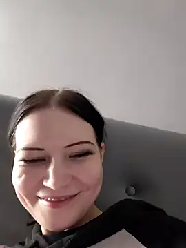 Snapshot of DragonFoxie chatting on October 15, 2025, 10:07 pm DragonFoxie online show from October 15, 2025, 10:07 pm