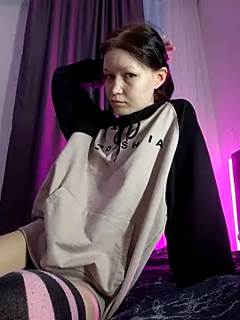 Snapshot of DragonFoxie chatting on November 15, 2025, 5:55 am DragonFoxie online show from November 15, 2025, 5:55 am