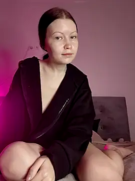 Snapshot of DragonFoxie chatting on November 25, 2025, 6:47 am DragonFoxie online show from November 25, 2025, 6:47 am