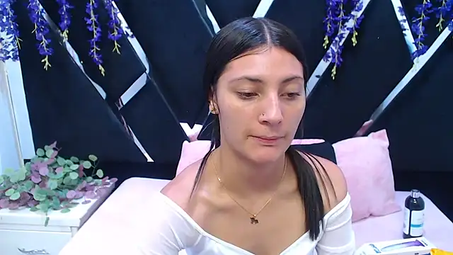  Luna Bennett online show from April 7, 2026, 8:21 pm