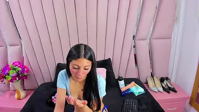  Luna Bennett online show from April 22, 2026, 8:15 pm