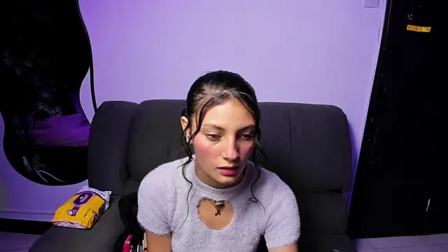 Snapshot of _Luna_Bennett chatting on July 25, 2026, 5:52 pm Luna Bennett online show from July 25, 2026, 5:52 pm