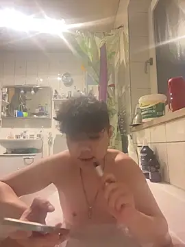 Snapshot of Kingpowerlittel chatting on February 25, 2026, 5:24 pm Kingpowerlittel online show from February 25, 2026, 5:24 pm