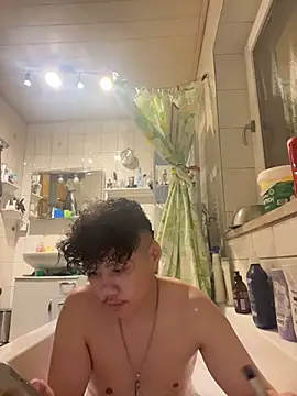 Snapshot of Kingpowerlittel chatting on February 16, 2026, 6:06 pm Kingpowerlittel online show from February 16, 2026, 6:06 pm