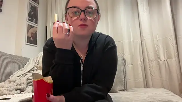 SexySashaxox online show from February 12, 2026, 8:52 pm