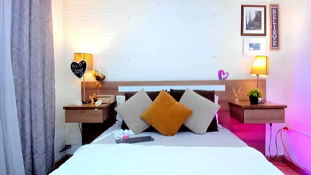 JenniferAuriston online show from April 14, 2026, 7:52 pm