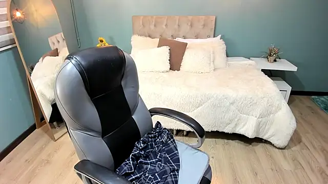 Miss Cataleya   online show from October 24, 2025, 12:15 pm