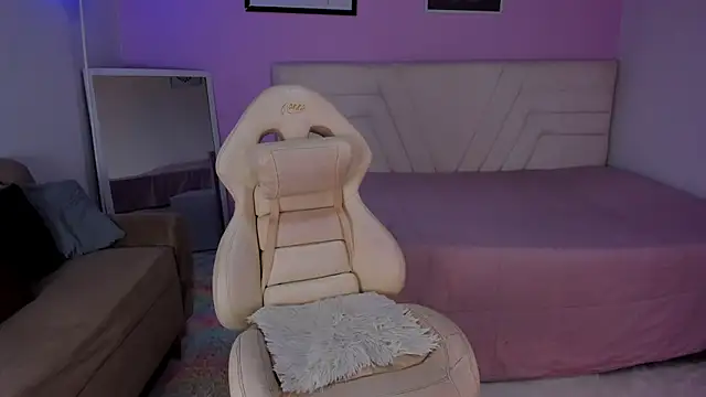 fressittalove01 online show from October 10, 2025, 2:07 pm