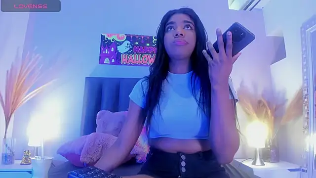 KendraChavez  online show from October 21, 2025, 9:58 pm