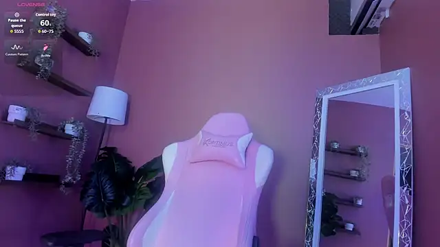 KendraChavez  online show from October 19, 2025, 9:06 pm