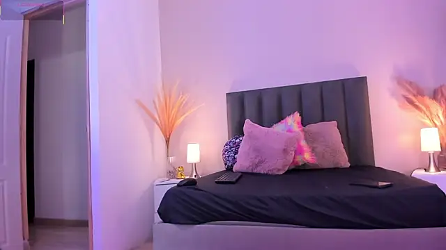 KendraChavez  online show from September 26, 2025, 10:27 pm