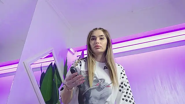 KaseyQuinn  online show from February 15, 2026, 8:19 pm