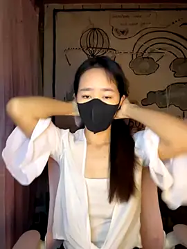 TiNa 04 online show from October 30, 2025, 10:39 pm