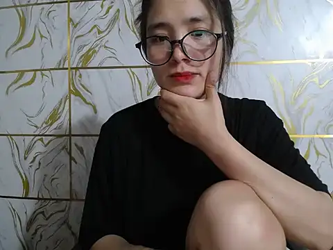 Snapshot of Lyzizi_lovely09 chatting on July 6, 2026, 8:43 am Lyzizi lovely09 online show from July 6, 2026, 8:43 am