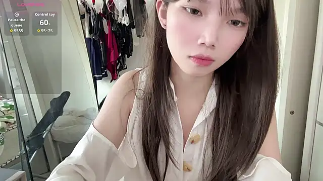 Yiyi-707 online show from September 10, 2025, 9:52 am