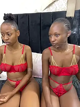 Snapshot of LonelyQueenxx25 chatting on February 19, 2026, 9:45 pm LonelyQueenxx25 online show from February 19, 2026, 9:45 pm