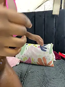 Snapshot of LonelyQueenxx25 chatting on February 26, 2026, 9:37 pm LonelyQueenxx25 online show from February 26, 2026, 9:37 pm