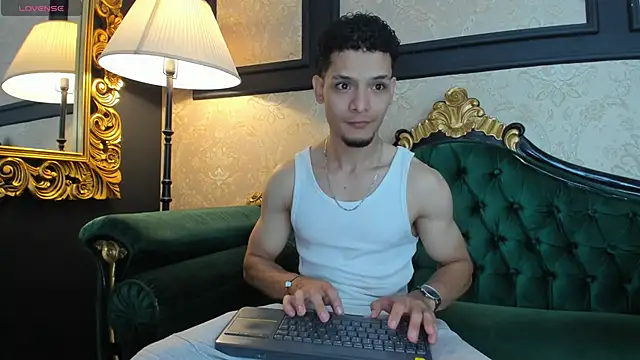 Snapshot of AlessandroKiing chatting on May 5, 2026, 8:45 pm AlessandroKiing online show from May 5, 2026, 8:45 pm